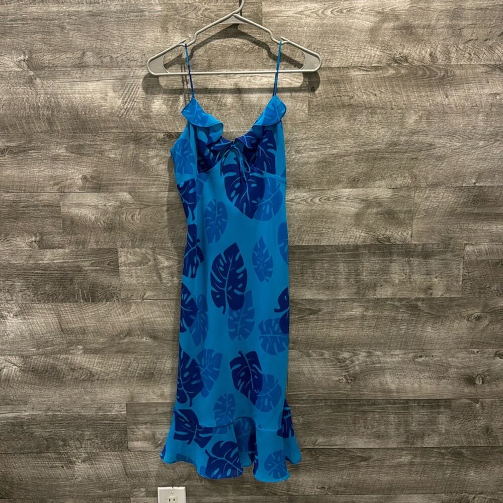 Express in great condition blue Strappy lined with bottom ruffle Dress.
